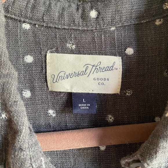 ⚡️3 for $17!⚡️ Universal Thread Polkadot Boxy Button Down - Picture 3 of 4